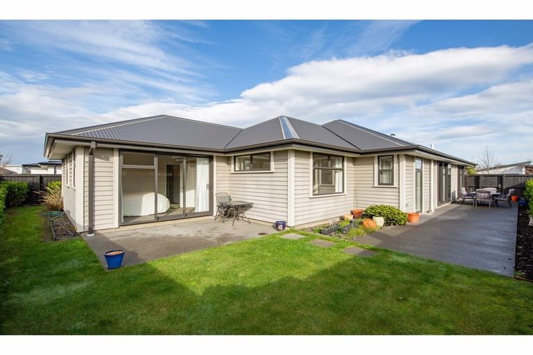 Photo of property in 28 Taiore Crescent, Marshland, Christchurch, 8083