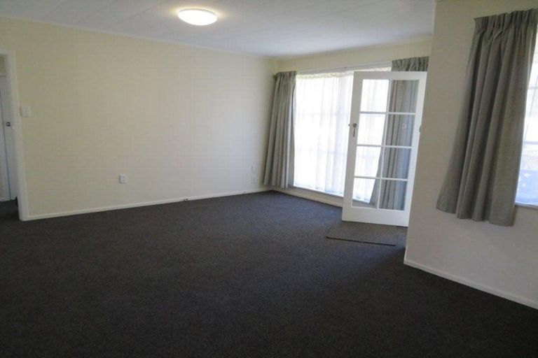 Photo of property in 112 Main Road, Wainuiomata, Lower Hutt, 5014