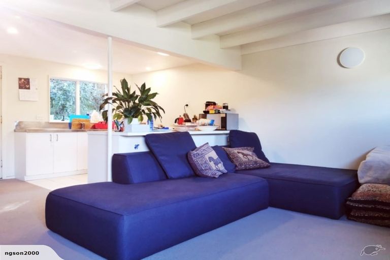 Photo of property in 16 Chartwell Drive, Crofton Downs, Wellington, 6035