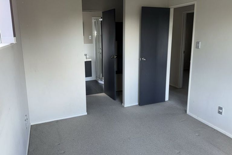 Photo of property in 27 Riverglade Parkway, Te Atatu South, Auckland, 0610