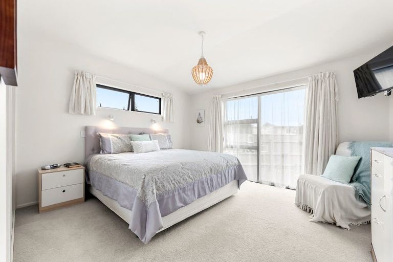 Photo of property in 1 Colenso Place, Otaki Beach, Otaki, 5512