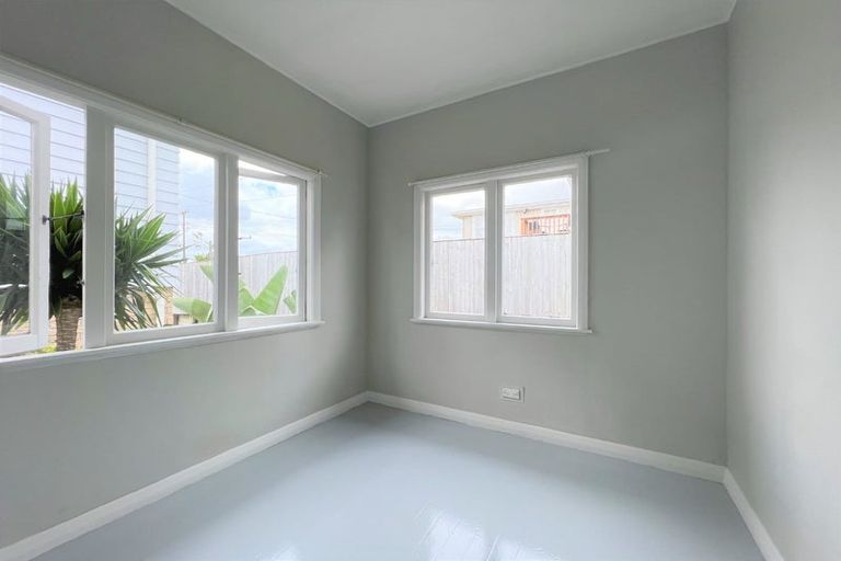 Photo of property in 13 Lavelle Road, Henderson, Auckland, 0612