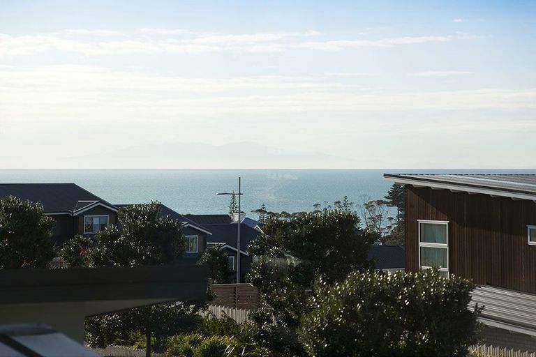 Photo of property in 3 Tuangi Street, Long Bay, Auckland, 0630