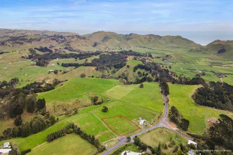 Photo of property in 2586 Awhitu Road, Awhitu, 2684