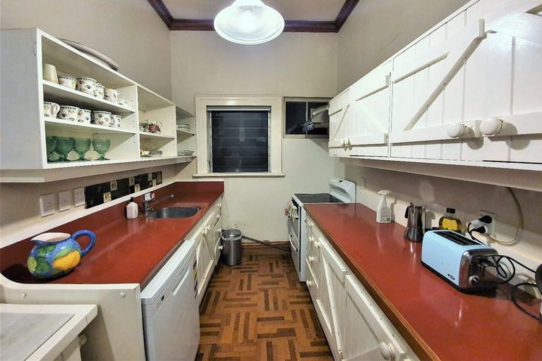 Photo of property in 294 Oriental Parade, Oriental Bay, Wellington, 6011