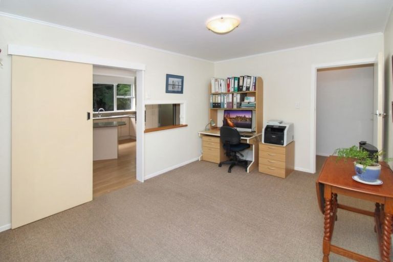 Photo of property in 5b Bromley Place, Westown, New Plymouth, 4310