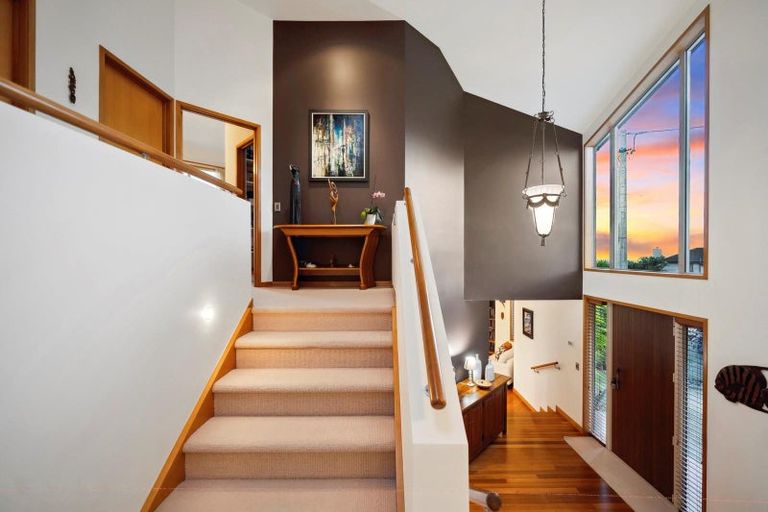 Photo of property in 2/114 Aberdeen Road, Campbells Bay, Auckland, 0620