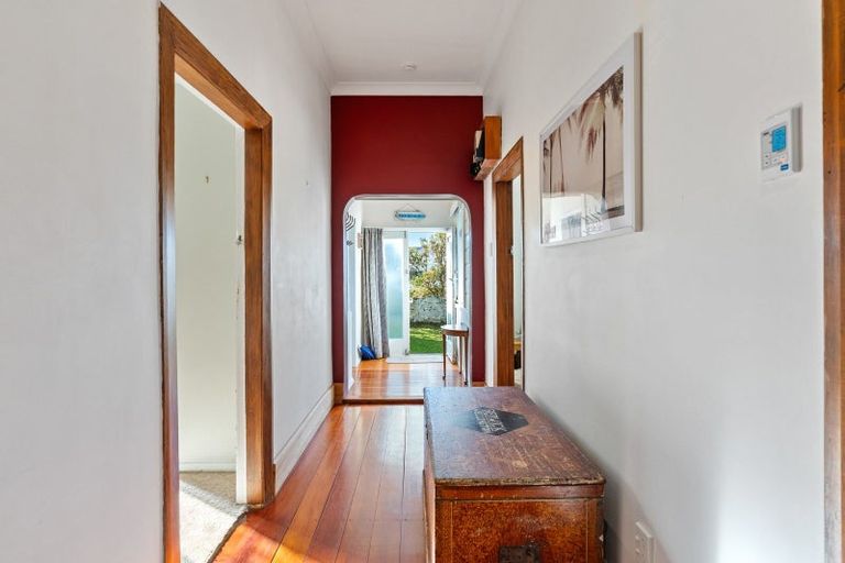 Photo of property in 56 Freyberg Street, Lyall Bay, Wellington, 6022