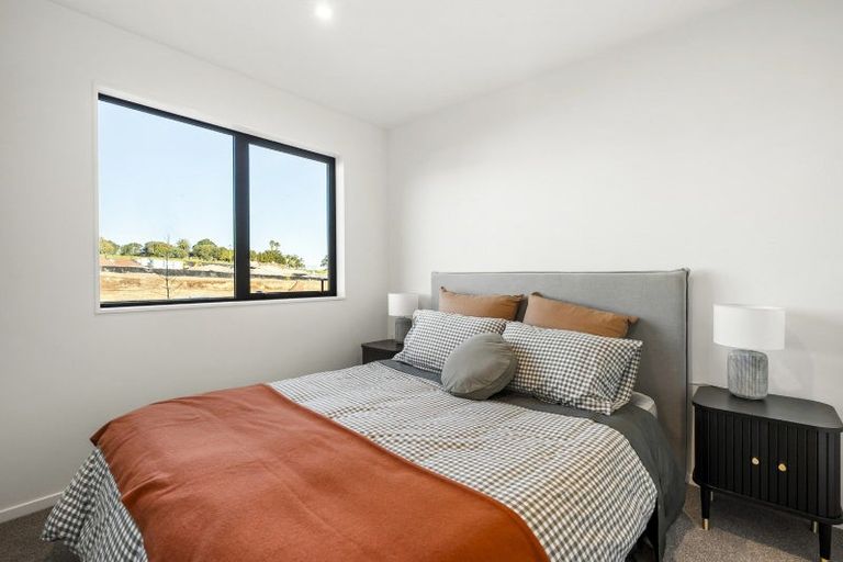 Photo of property in 4/4 Limestone Drive, Hobsonville, 0616