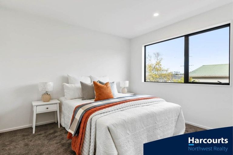 Photo of property in 5/18 Ranui Station Road, Ranui, Auckland, 0612