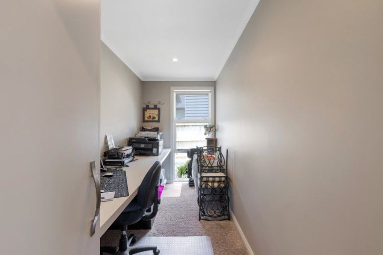 Photo of property in 11 Monaco Grove, Fitzherbert, Palmerston North, 4410