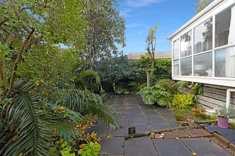 Photo of property in 28 Glynnbrooke Street, Te Atatu South, Auckland, 0610