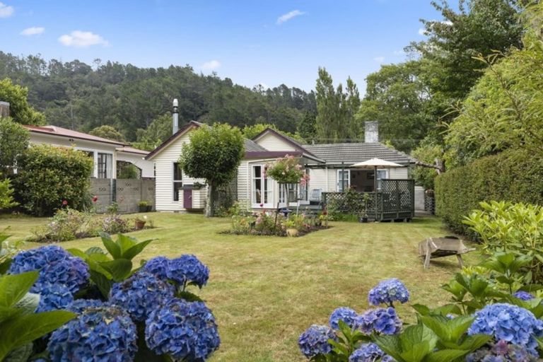 Photo of property in 461 Stokes Valley Road, Stokes Valley, Lower Hutt, 5019