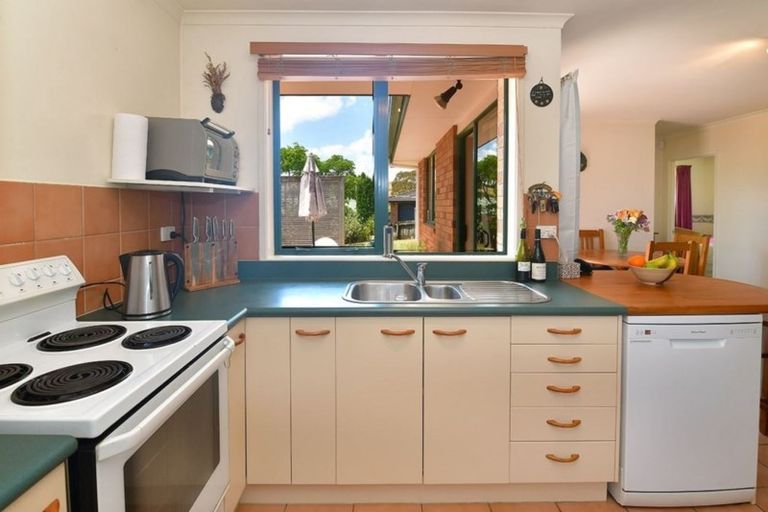 Photo of property in 67 Cabeleigh Drive, Helensville, 0800