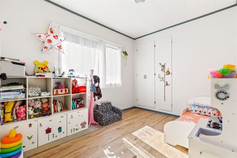 Photo of property in 347a Triangle Road, Massey, Auckland, 0614