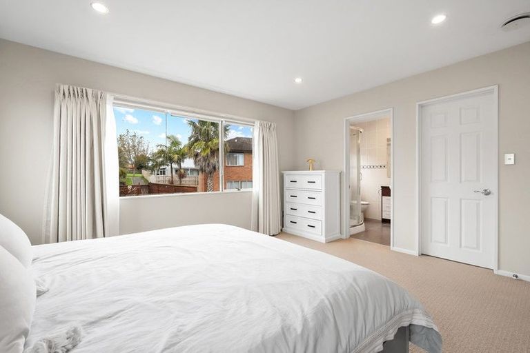 Photo of property in 8 Cuthill Close, Albany, Auckland, 0632