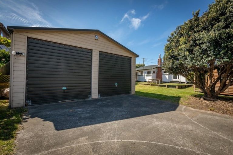 Photo of property in 4 Waimea Road, Waikanae Beach, Waikanae, 5036