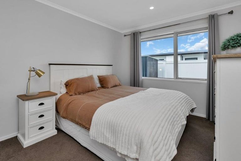 Photo of property in 16 Maturiki Drive, One Tree Point, 0118