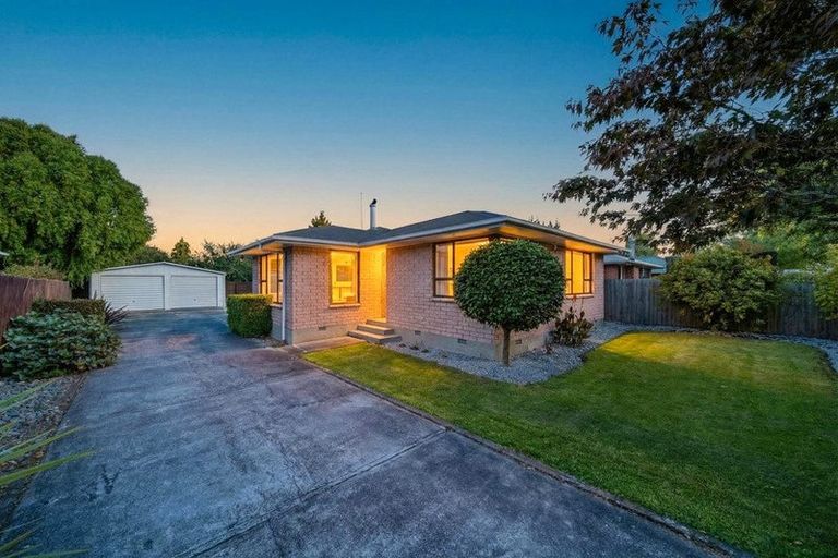 Photo of property in 6 Blossomdale Place, Bishopdale, Christchurch, 8053