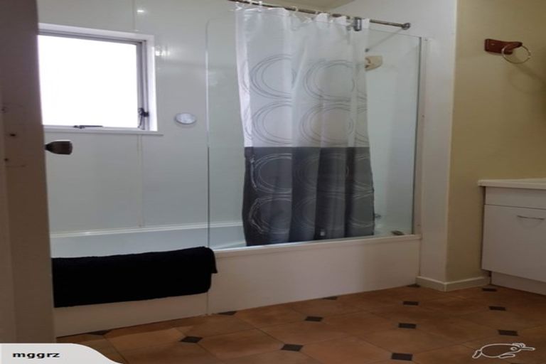 Photo of property in 32 Heathdale Crescent, Papakura, 2110