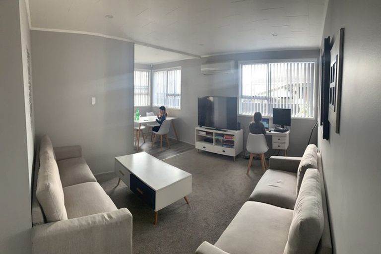 Photo of property in 43 Othello Drive, Clover Park, Auckland, 2023