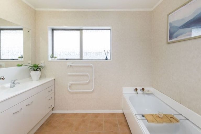 Photo of property in 80 John F Kennedy Drive, Milson, Palmerston North, 4414