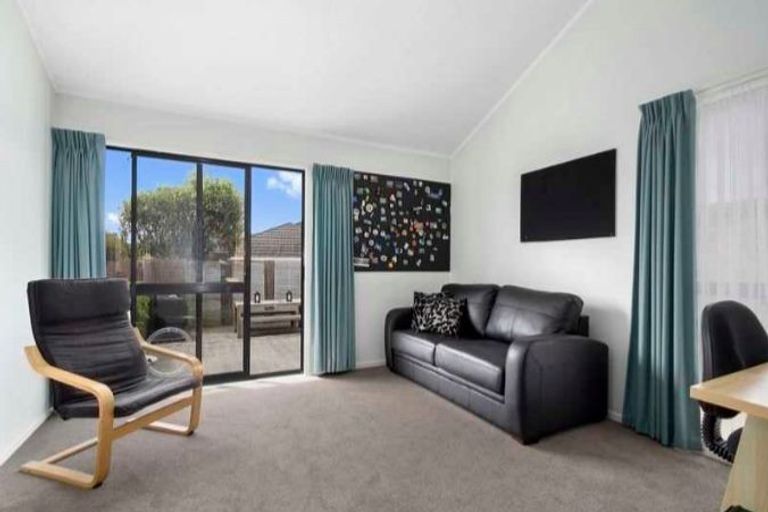 Photo of property in 19 Halladale Road, Papakowhai, Porirua, 5024