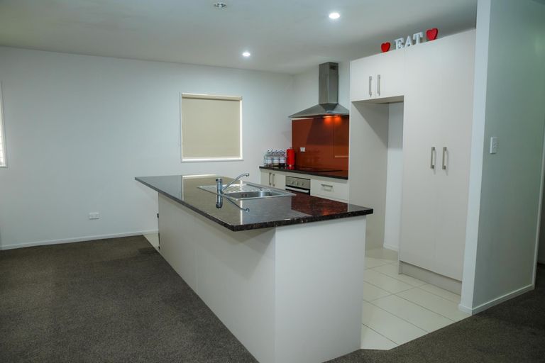 Photo of property in 30 Popokatea Drive, Takanini, 2112