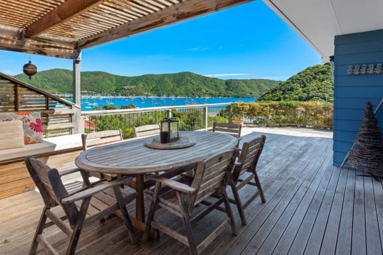 Photo of property in 10 Amelia Crescent, Waikawa, Picton, 7220