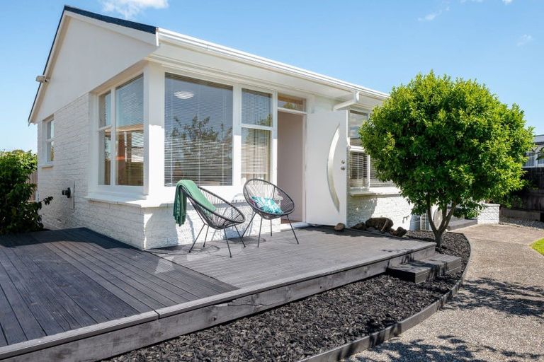 Photo of property in 15 Kensington Place, Fairfield, Hamilton, 3214