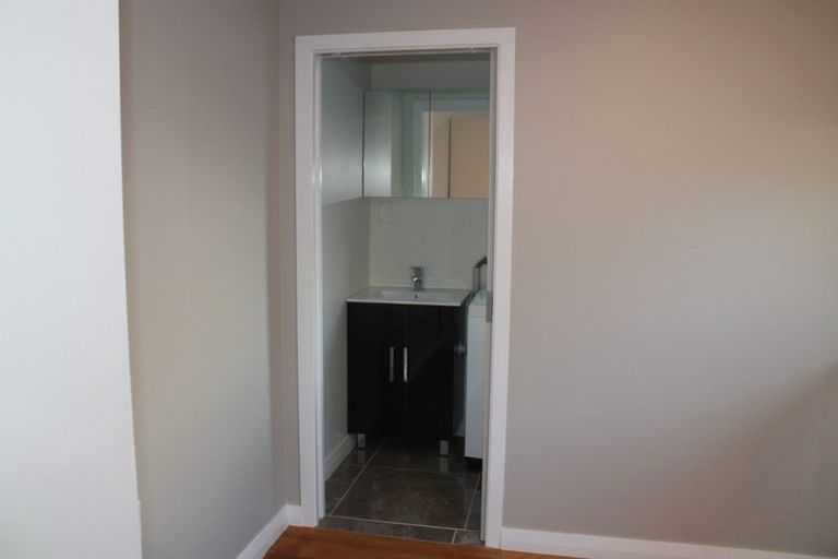 Photo of property in 3 Glen Marine Parade, Glendene, Auckland, 0602