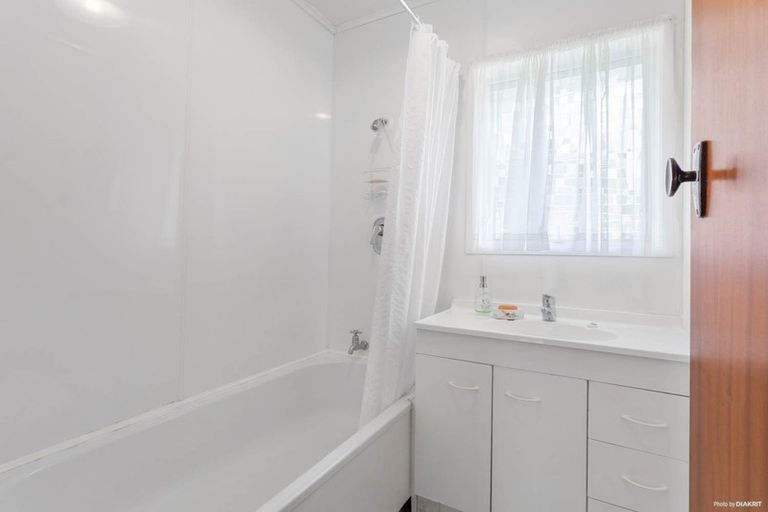 Photo of property in 1/17 Velma Road, Hillcrest, Auckland, 0627