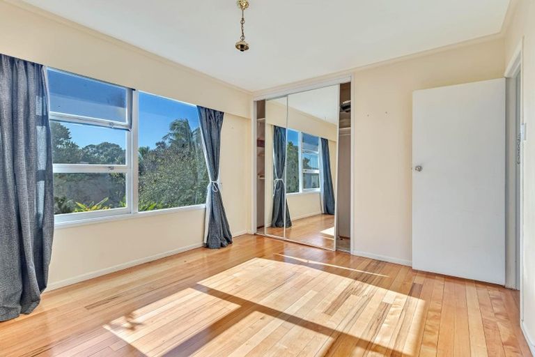 Photo of property in 15 Catalina Crescent, Forrest Hill, Auckland, 0620