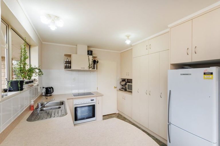 Photo of property in 24 Logan Way, Kelvin Grove, Palmerston North, 4414