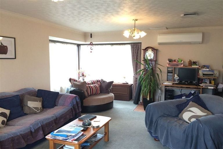 Photo of property in 21 Karnak Crescent, Russley, Christchurch, 8042
