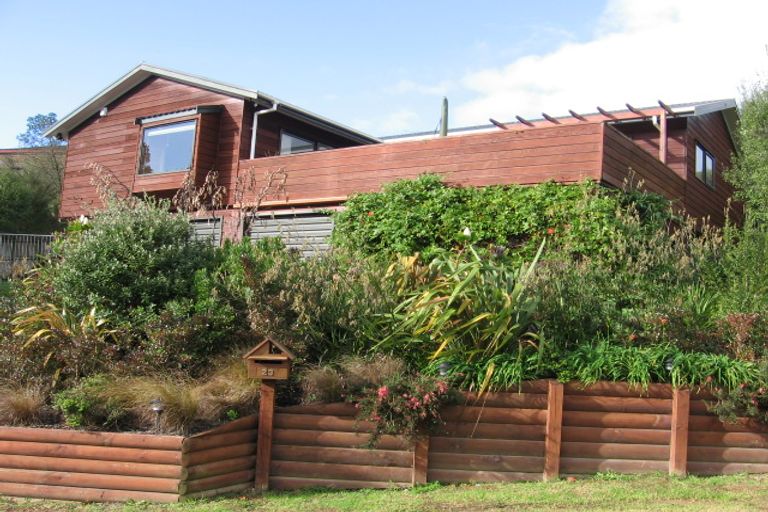 Photo of property in 23 Ewhurst Place, Goodwood Heights, Auckland, 2105