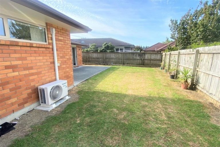 Photo of property in 106a Simpson Road, Henderson Valley, Auckland, 0614