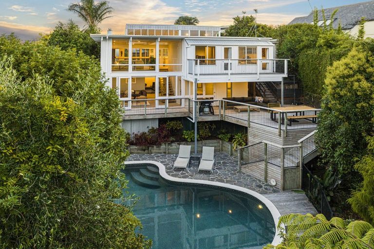 Photo of property in 92 Parr Terrace, Castor Bay, Auckland, 0620