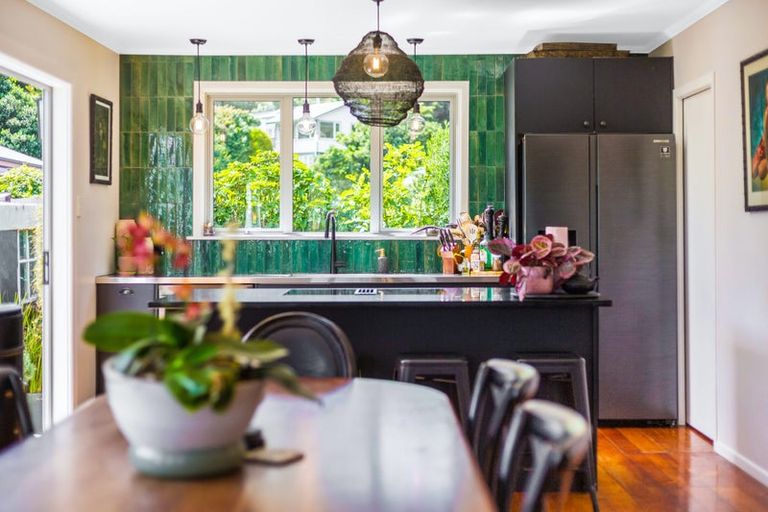 Photo of property in 138 Mana Esplanade, Paremata, Porirua, 5026