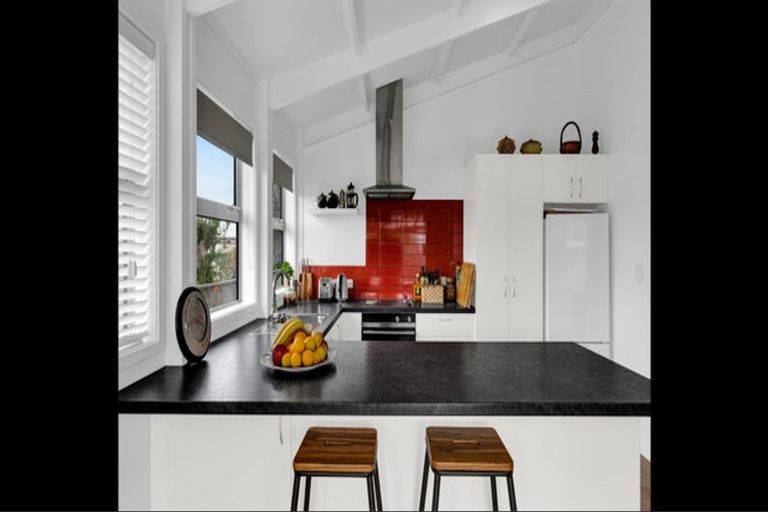 Photo of property in 11 Tasman Street, Opunake, 4616