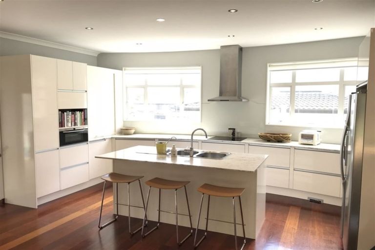 Photo of property in 11 Lismore Way, Oteha, Auckland, 0632