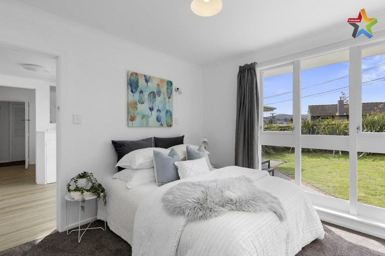 Photo of property in 347 Stokes Valley Road, Stokes Valley, Lower Hutt, 5019