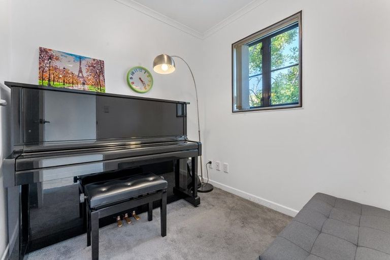 Photo of property in 1/8 Carolina Place, Albany, Auckland, 0632