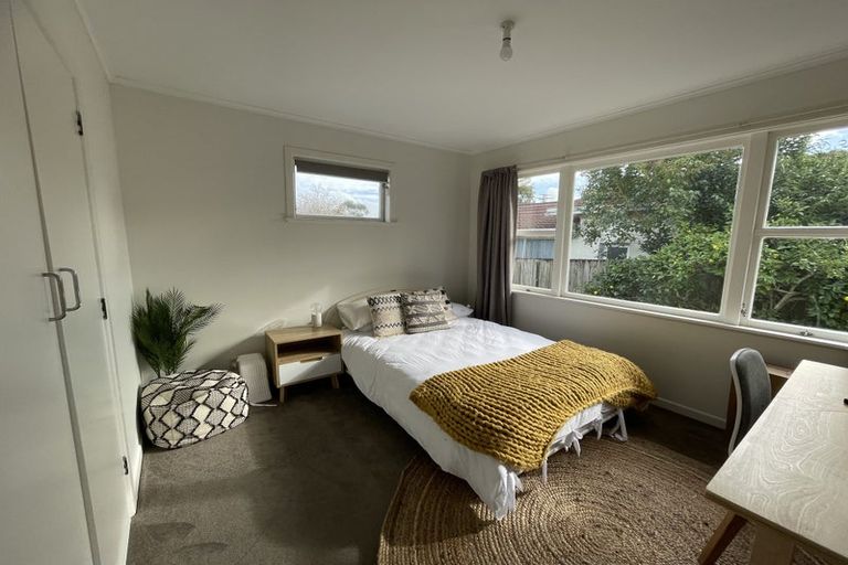 Photo of property in 28 Hillcrest Avenue, Hillcrest, Auckland, 0627