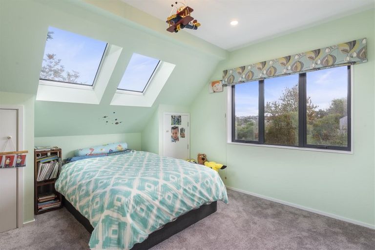 Photo of property in 2/8 Dallinghoe Crescent, Milford, Auckland, 0620