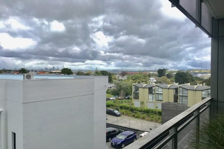 Photo of property in 2/16 Huron Street, Takapuna, Auckland, 0622