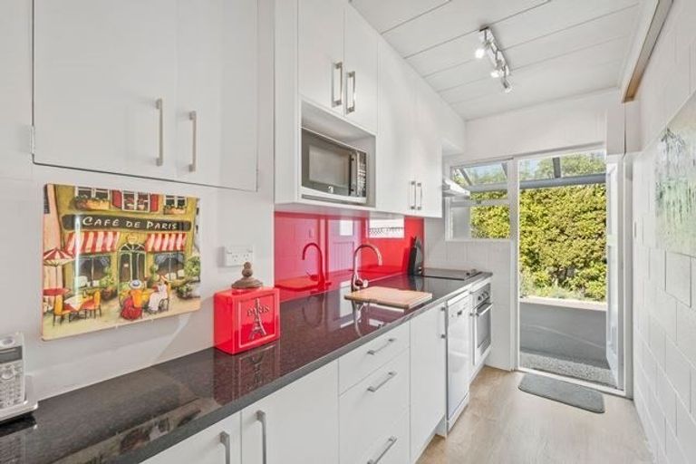 Photo of property in 7/18 Parr Terrace, Castor Bay, Auckland, 0620