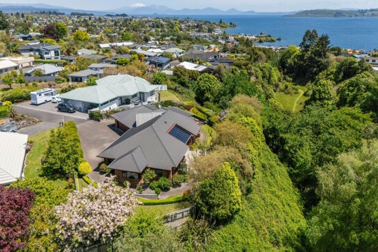 Photo of property in 22 Fairview Terrace, Waipahihi, Taupo, 3330
