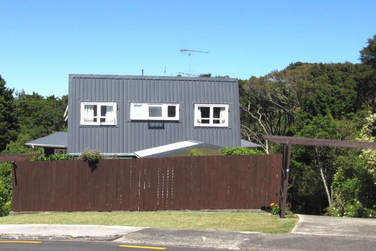 Photo of property in 21 Wernham Place, Northcote, Auckland, 0626