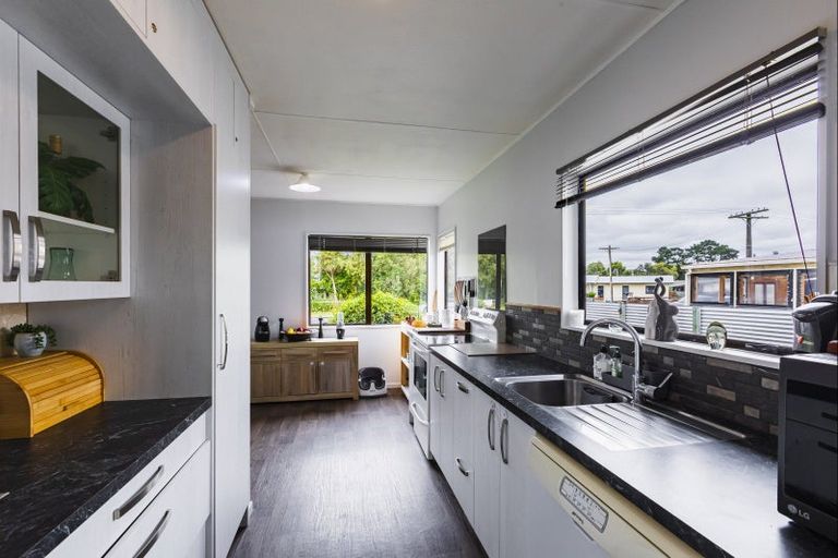 Photo of property in 29 Charles Street, Takapau, 4203